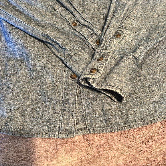 Merona Woman’s denim shirt. Size Medium. - Picture 5 of 10